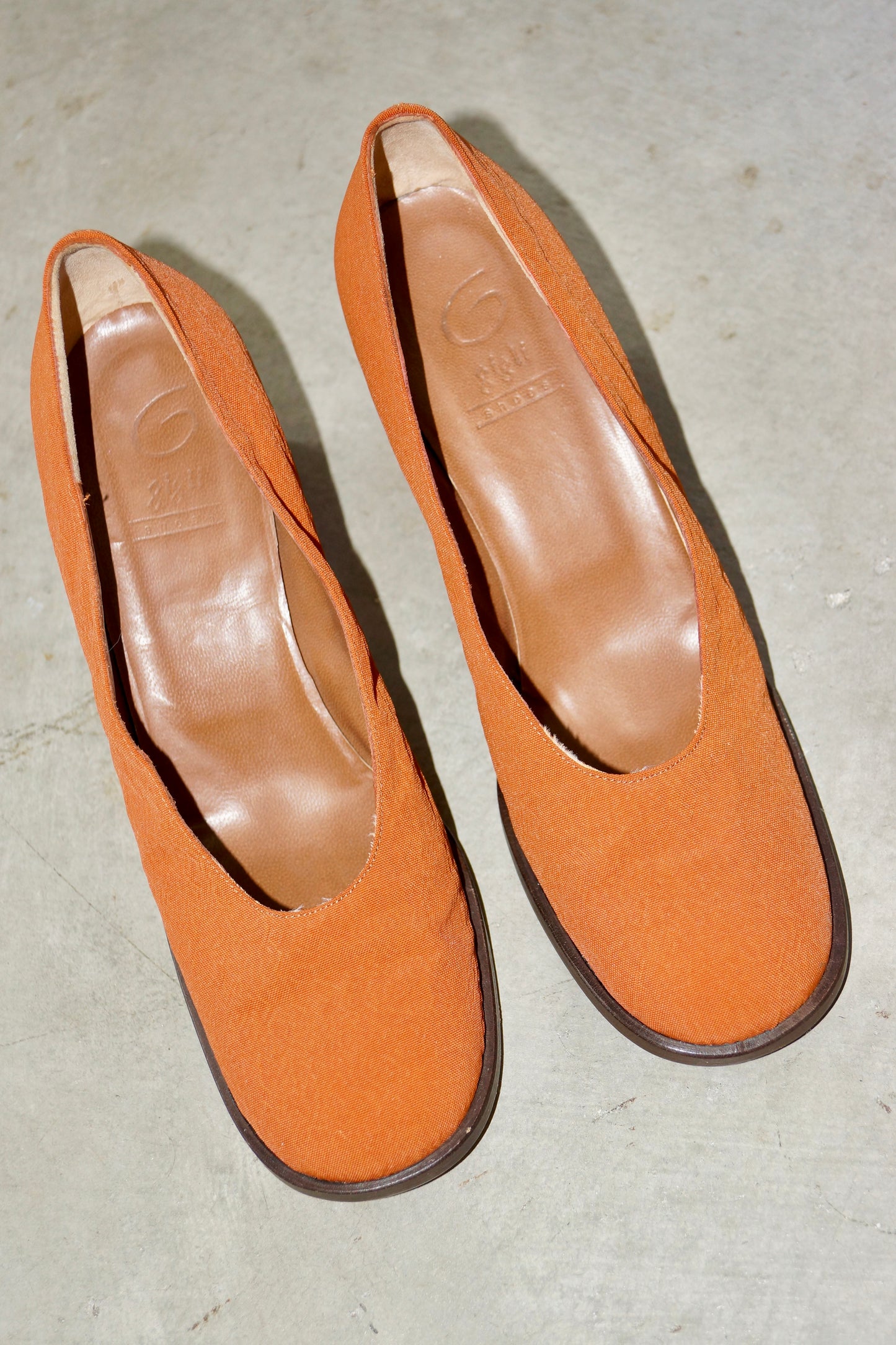 Romeo Gigli Orange Pumps