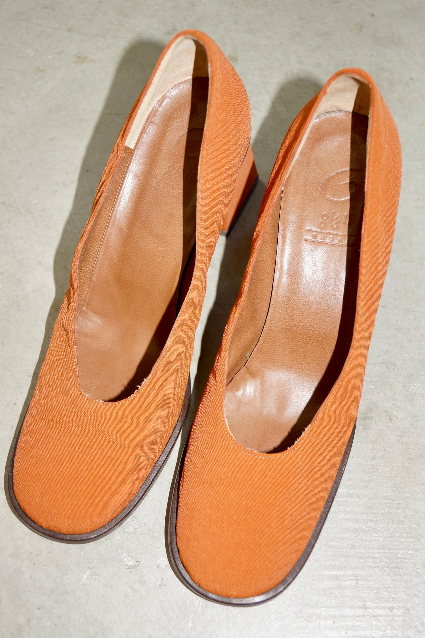 Romeo Gigli Orange Pumps