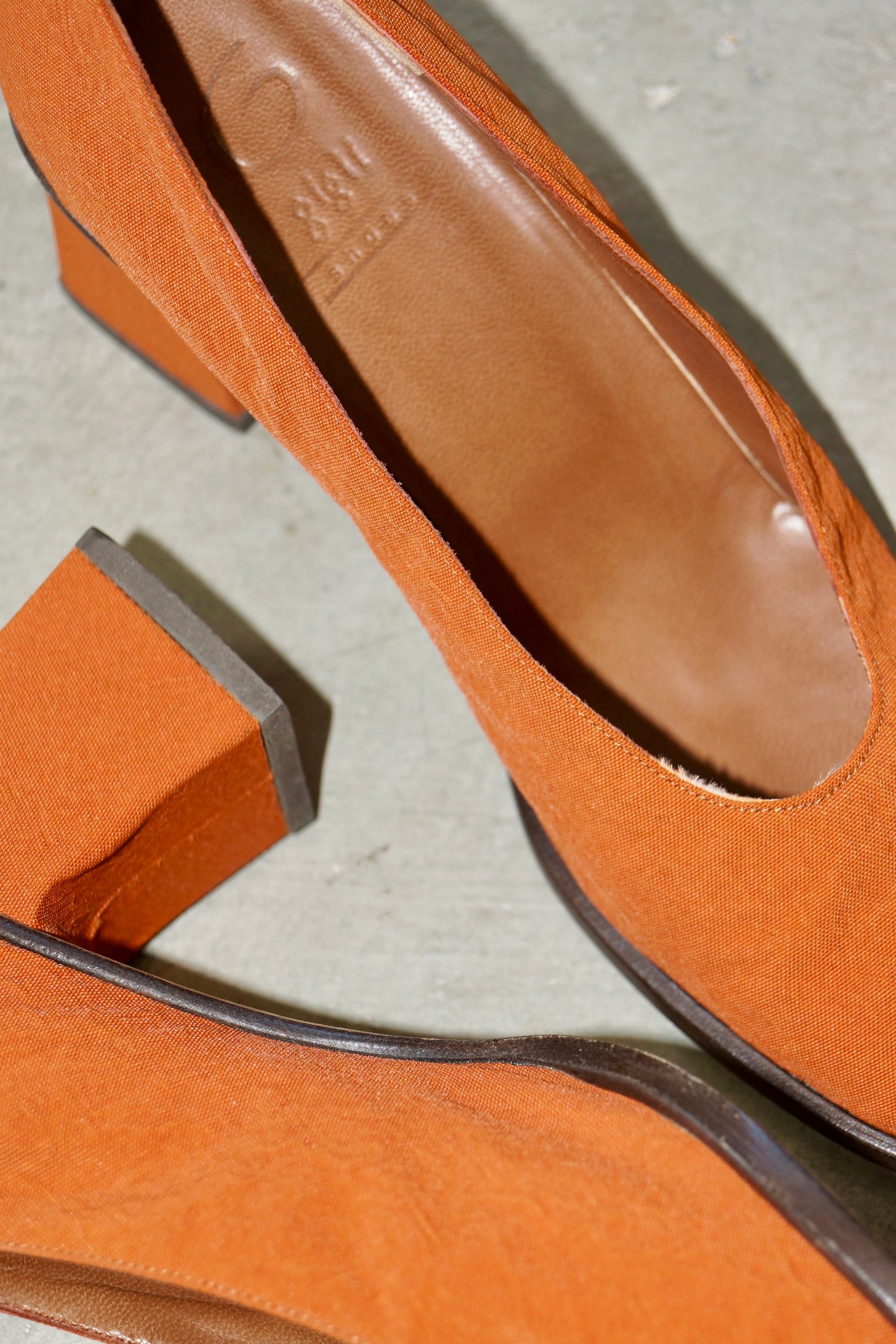 Romeo Gigli Orange Pumps